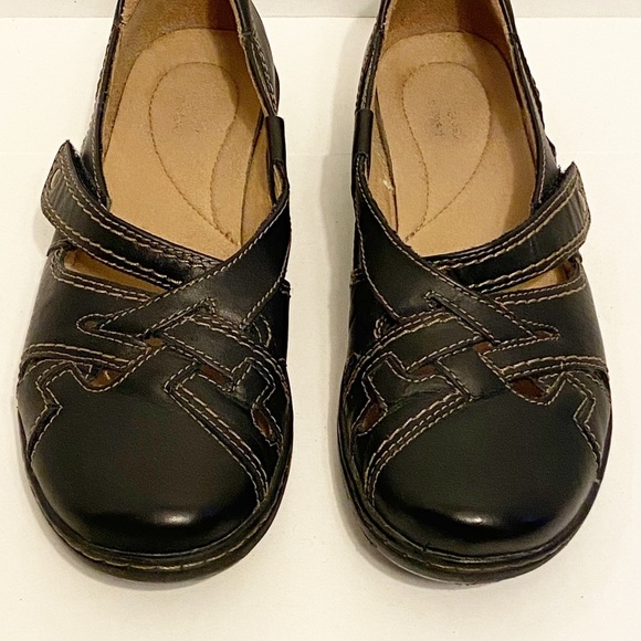 Black Clarks Flats Size 9 and another pair a nine and a half - Picture 1 of 15